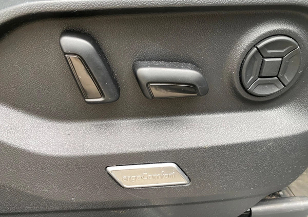 Volkswagen Touareg cena 219900 przebieg: 124000, rok produkcji 2018 z Szczecin małe 631